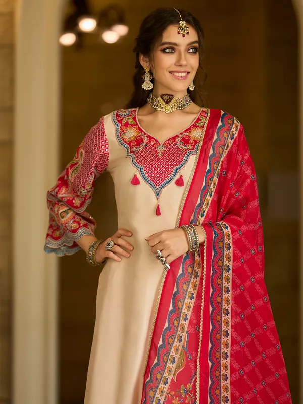 Cream_Embroidered_Silk_Blend_Kurta_Trouser_Dupatta_Set