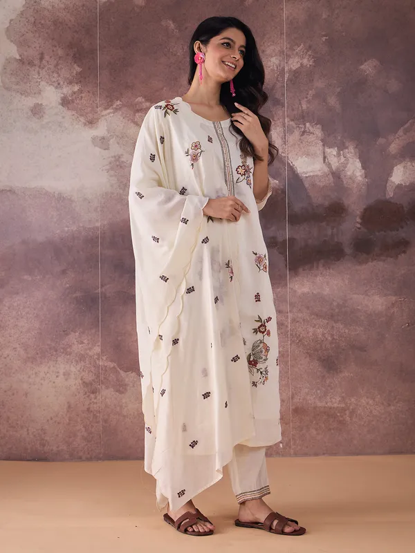 Cream_Embroidered_Silk_Kurta_Trouser_Dupatta_Set