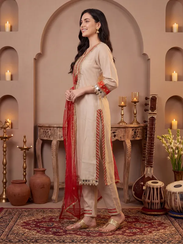 Cream_Embroidered_Silk_Blend_Kurta_Trouser_Dupatta_Set