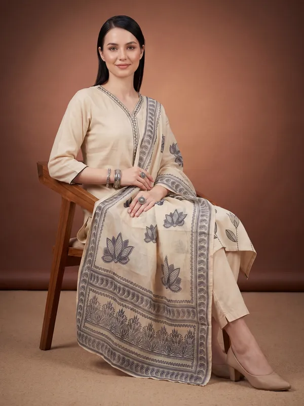 Cream_Printed_Silk_Blend_Kurta_Trouser_Dupatta_Set
