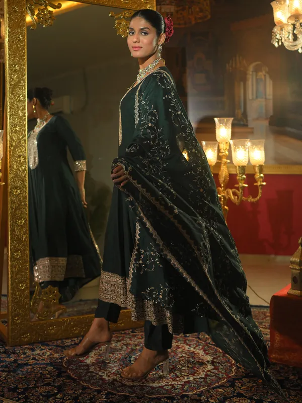 Green_Silk_Blend_Embroidered_Kurta_Trouser_Dupatta_Set