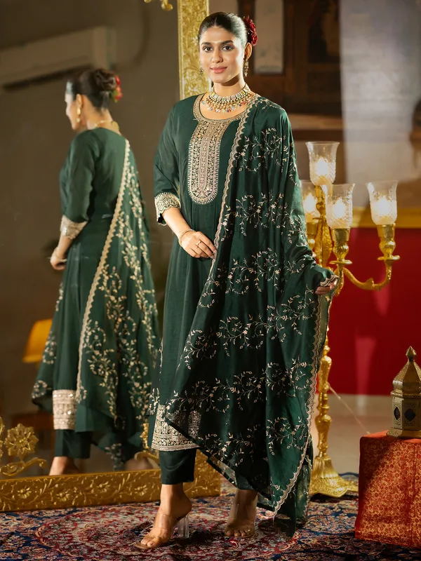 Green_Silk_Blend_Embroidered_Kurta_Trouser_Dupatta_Set
