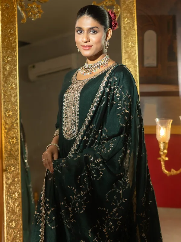 Green_Silk_Blend_Embroidered_Kurta_Trouser_Dupatta_Set