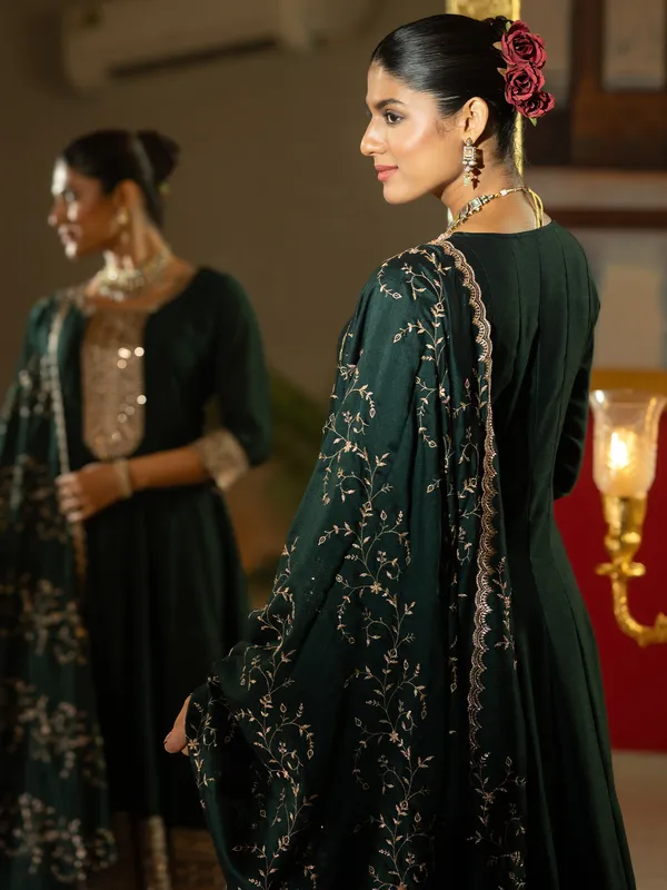 Green_Silk_Blend_Embroidered_Kurta_Trouser_Dupatta_Set