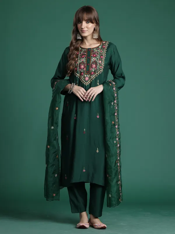 Green_Silk_Blend_Embroidered_Kurta_Trouser_Dupatta_Set