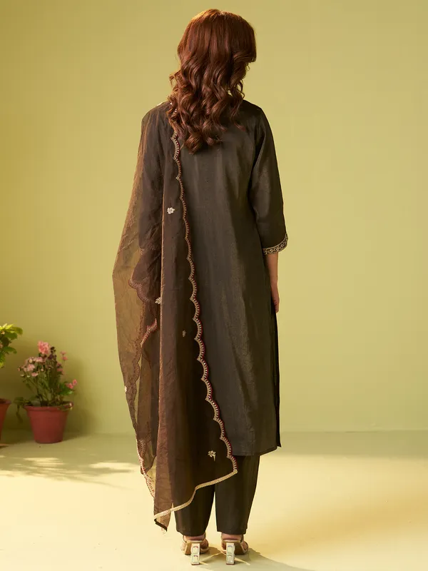 Green_Embroidered_Liva_Kurta_Trouser_Dupatta_Set