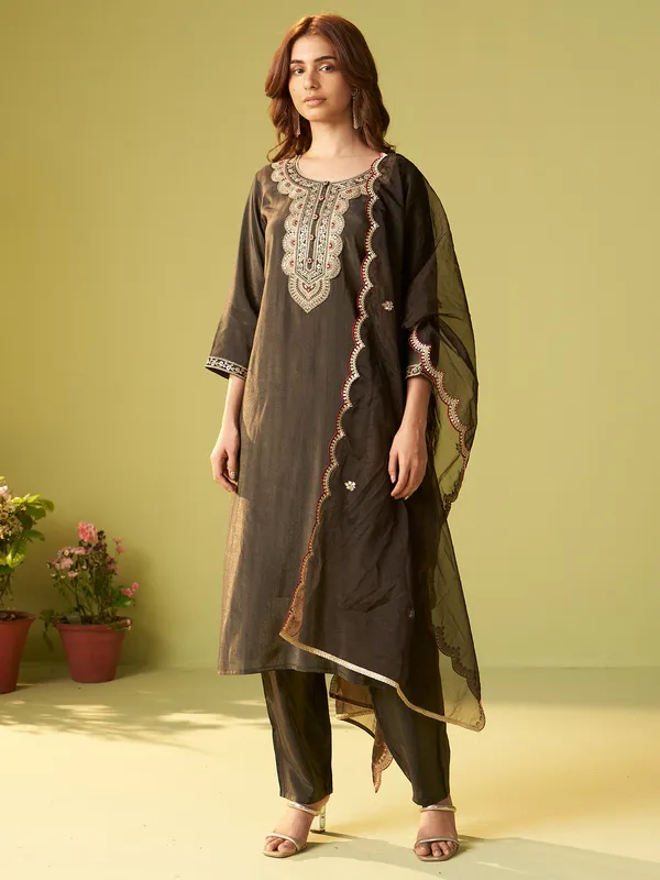 Green_Embroidered_Liva_Kurta_Trouser_Dupatta_Set