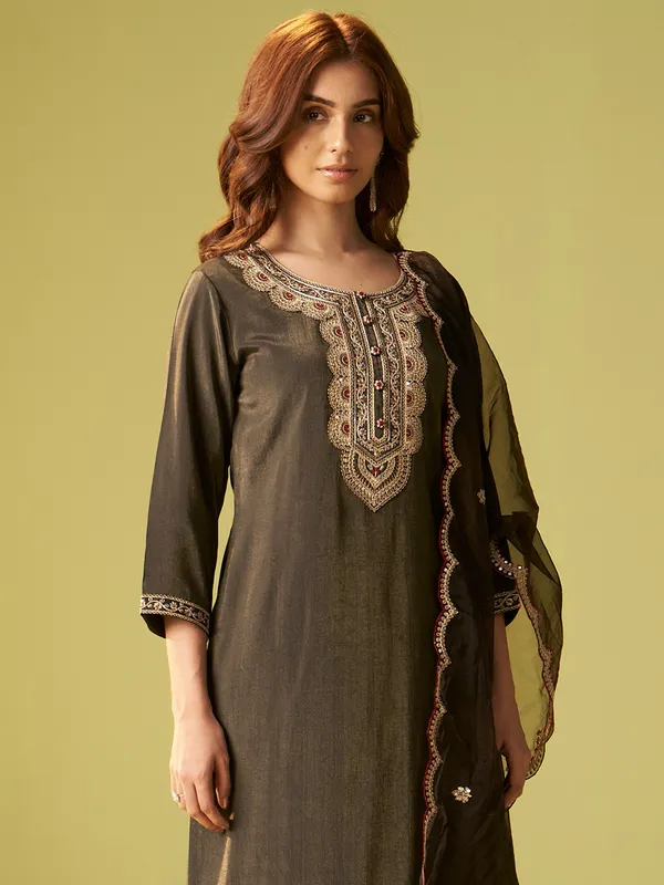 Green_Embroidered_Liva_Kurta_Trouser_Dupatta_Set