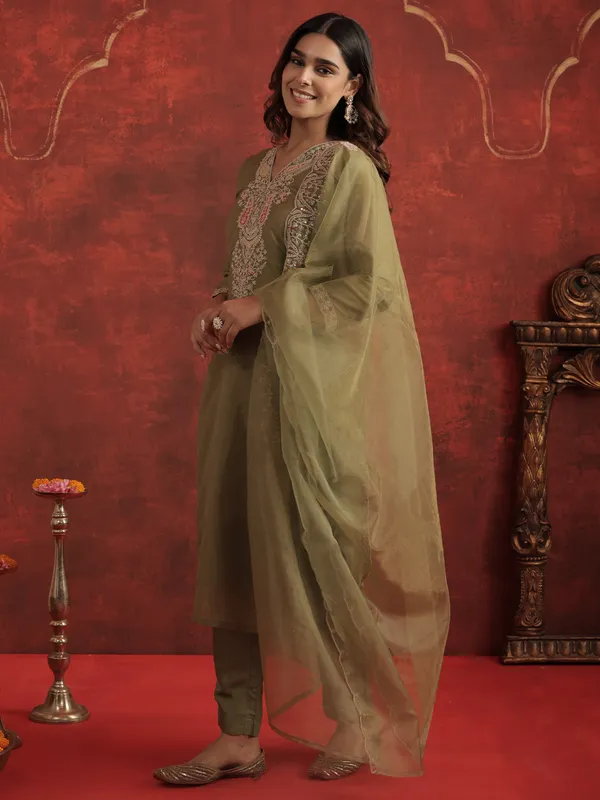 Green_Embroidered_Silk_Blend_Kurta_Trouser_Dupatta_Set
