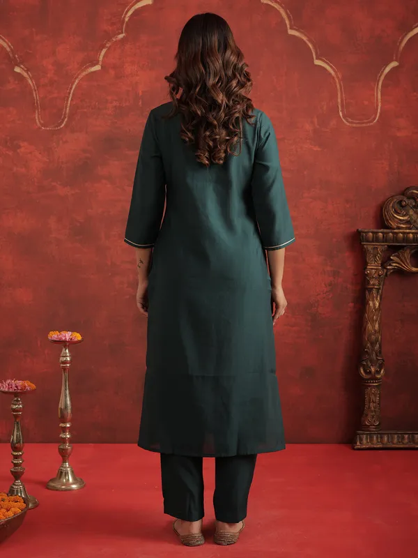 Green_Embroidered_Silk_Blend_Kurta_Trouser_Dupatta_Set