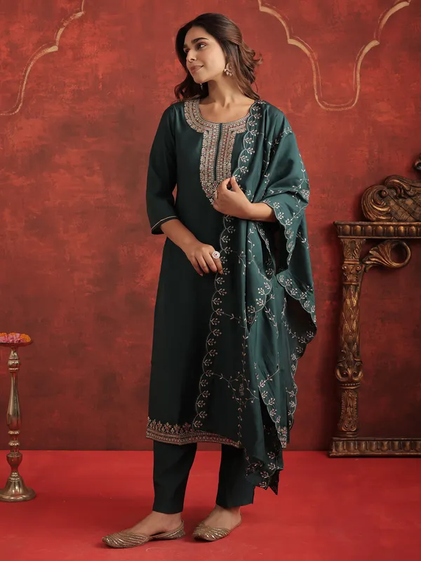 Green_Embroidered_Silk_Blend_Kurta_Trouser_Dupatta_Set