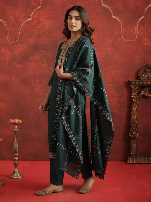 Green_Embroidered_Silk_Blend_Kurta_Trouser_Dupatta_Set