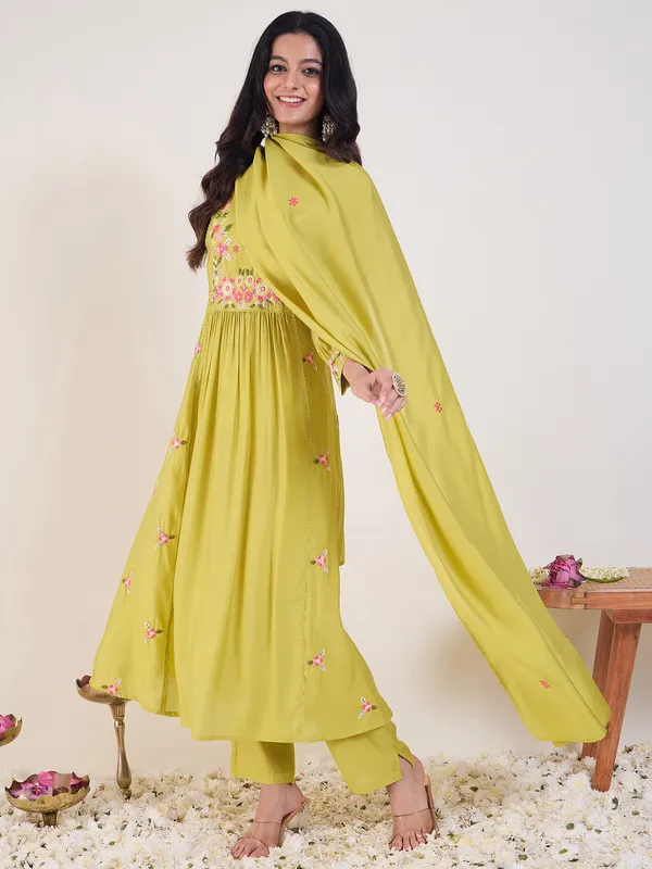 Green_Silk_Blend_Embroidered_Kurta_Trouser_Dupatta_Set
