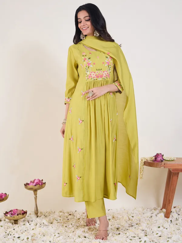 Green_Silk_Blend_Embroidered_Kurta_Trouser_Dupatta_Set