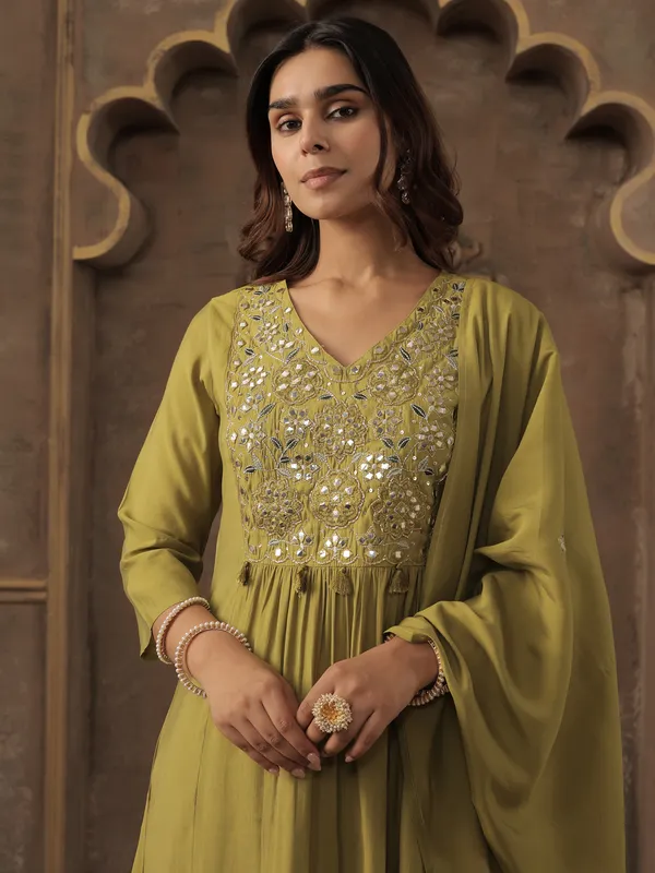 Green_Silk_Blend_Embroidered_Kurta_Trouser_Dupatta_Set