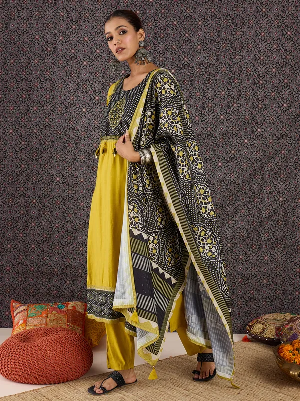 Green_Pure_Cotton_Printed_Kurta_Trouser_Dupatta_Set