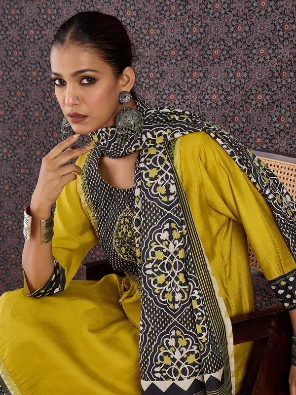 Green_Pure_Cotton_Printed_Kurta_Trouser_Dupatta_Set