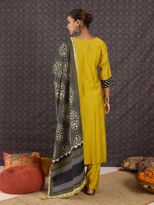 Green_Pure_Cotton_Printed_Kurta_Trouser_Dupatta_Set