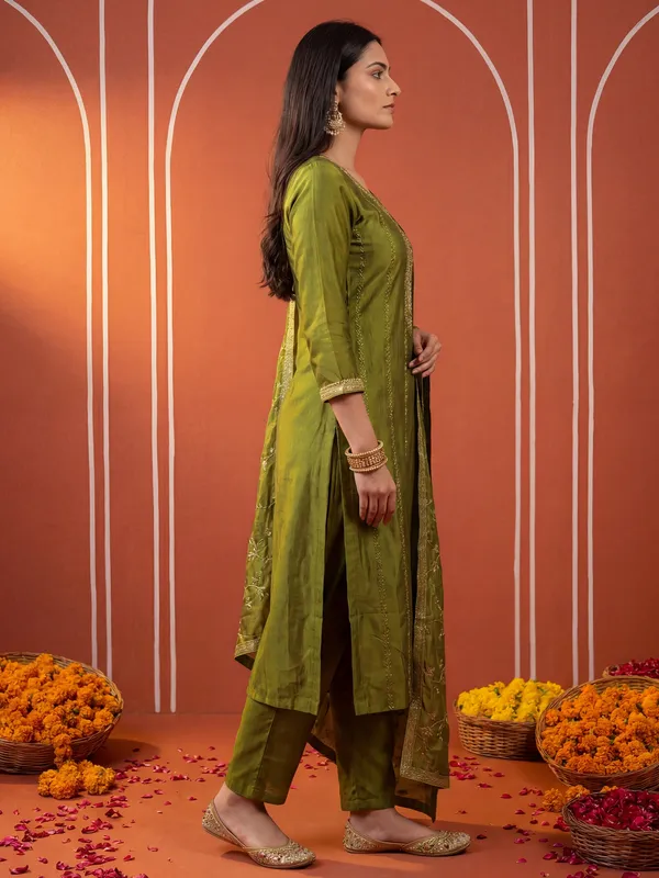 Green_Silk_Blend_Embroidered_Kurta_Trouser_Dupatta_Set