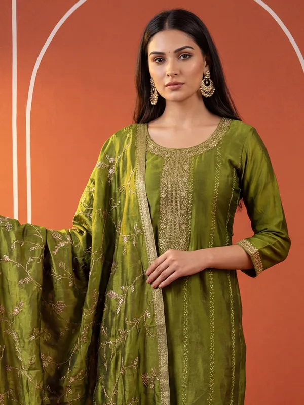 Green_Silk_Blend_Embroidered_Kurta_Trouser_Dupatta_Set