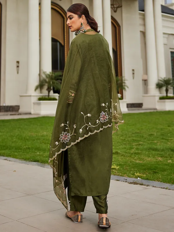 Green_Embroidered_Silk_Blend_Kurta_Trouser_Dupatta_Set