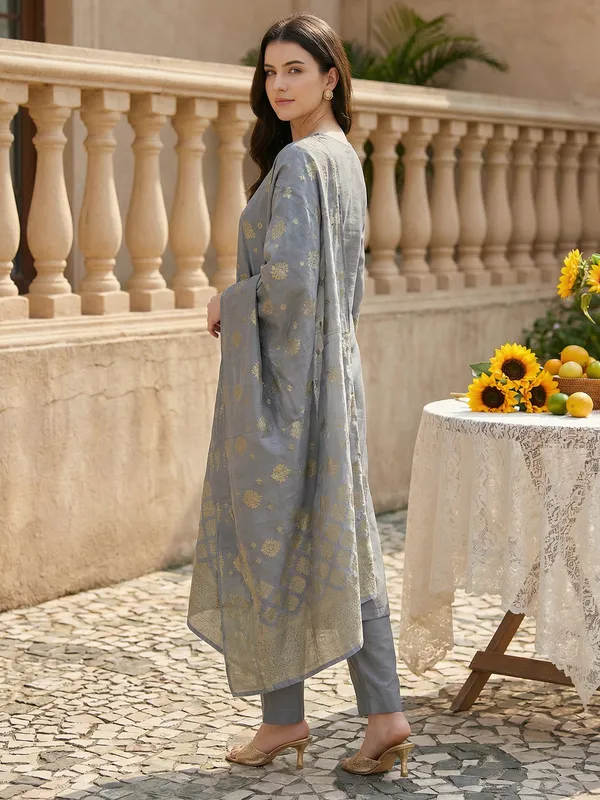 Grey_Embroidered_Silk_Blend_Kurta_Trouser_Dupatta_Set