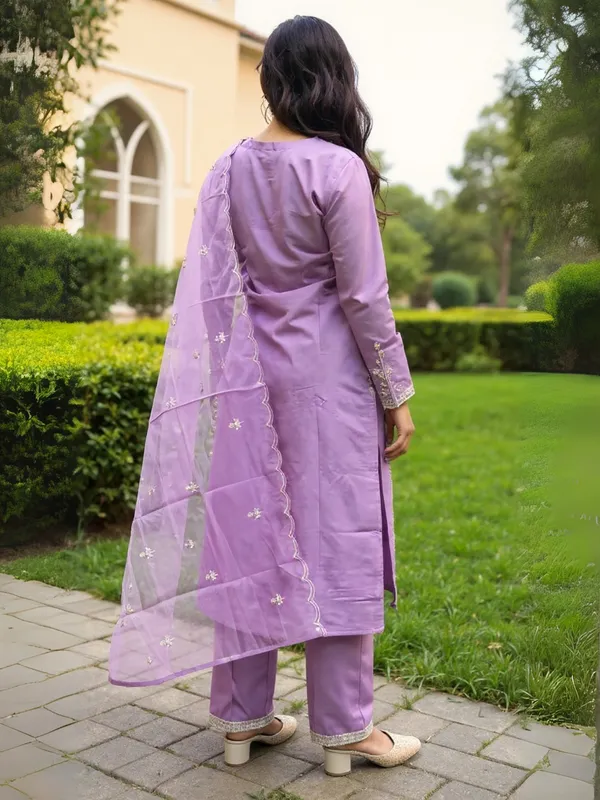Lavender_Silk_Blend_Embroidered_Kurta_Trouser_Dupatta_Set