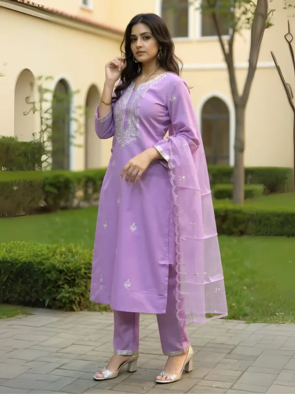 Lavender_Silk_Blend_Embroidered_Kurta_Trouser_Dupatta_Set