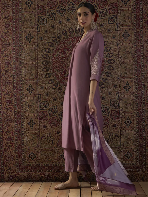 Lavender_Embroidered_Silk_Blend_Kurta_Trouser_Dupatta_Set