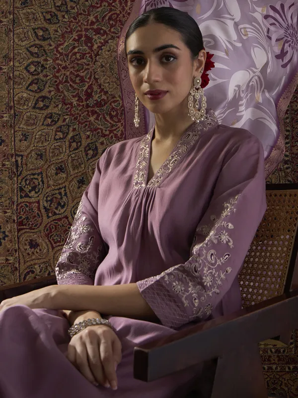 Lavender_Embroidered_Silk_Blend_Kurta_Trouser_Dupatta_Set