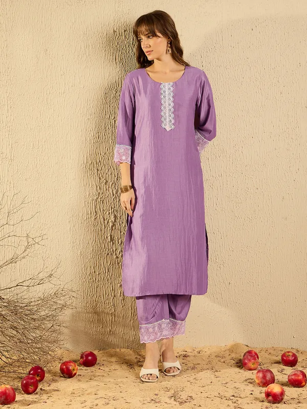 Lavender_Embroidered_Straight_Kurta_Trousers_With_Dupatta_set