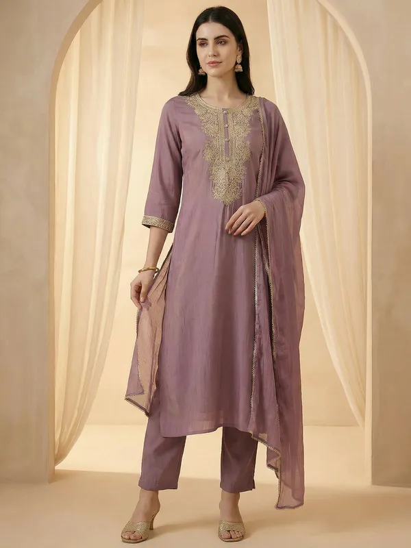 Lavender_Embroidered_Silk_Blend_Kurta_Trouser_Dupatta_Set