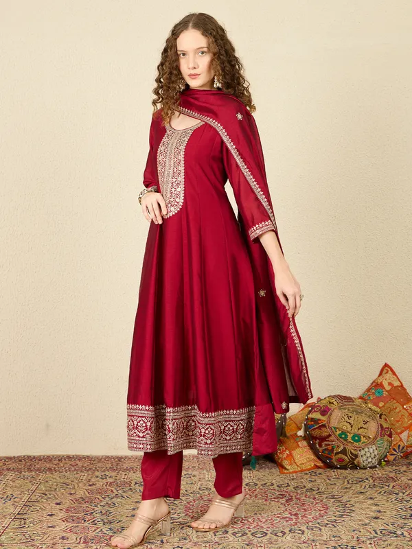 Maroon_Embroidered_Silk_Blend_Kurta_Trouser_Dupatta_Set