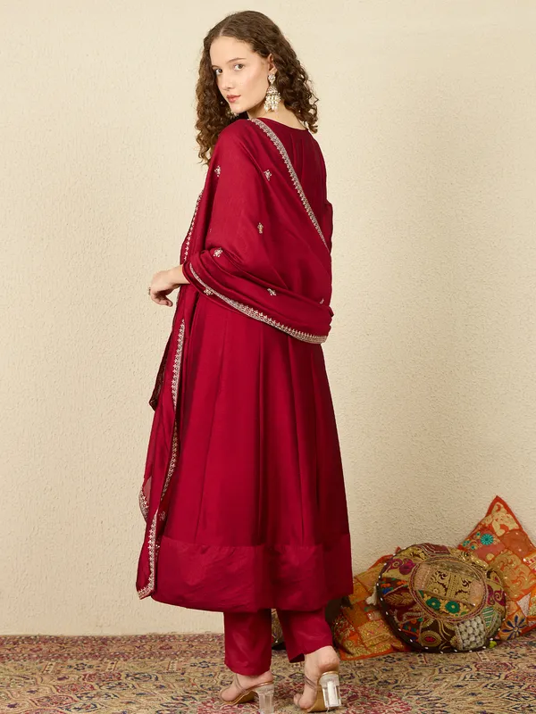 Maroon_Embroidered_Silk_Blend_Kurta_Trouser_Dupatta_Set
