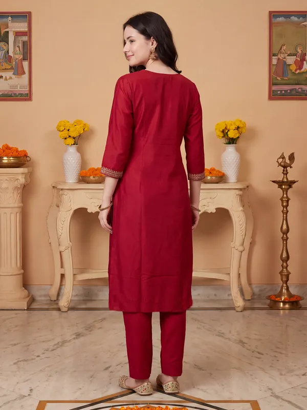 Maroon_Embroidered_Silk_Blend_Kurta_Trouser_Dupatta_Set
