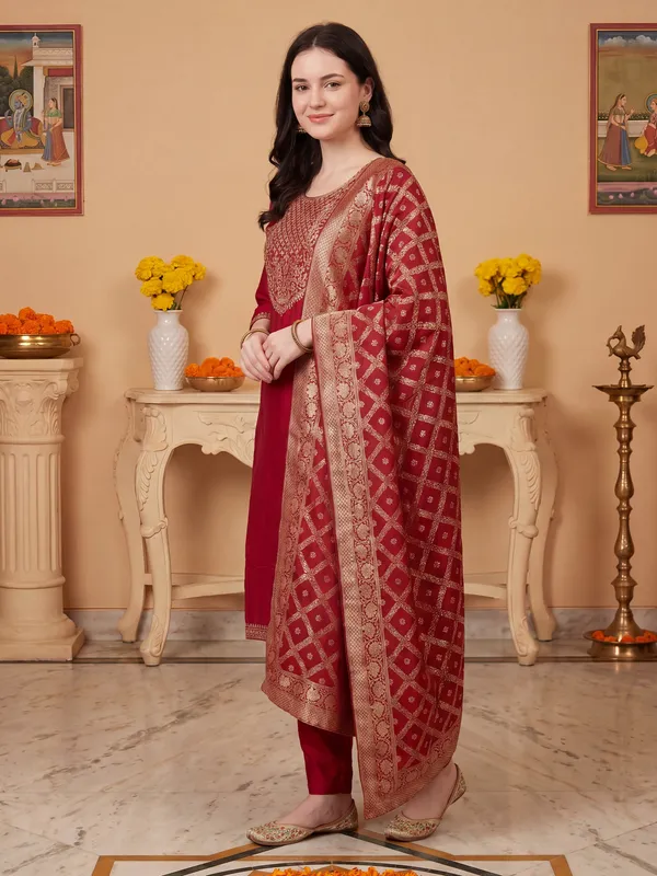 Maroon_Embroidered_Silk_Blend_Kurta_Trouser_Dupatta_Set