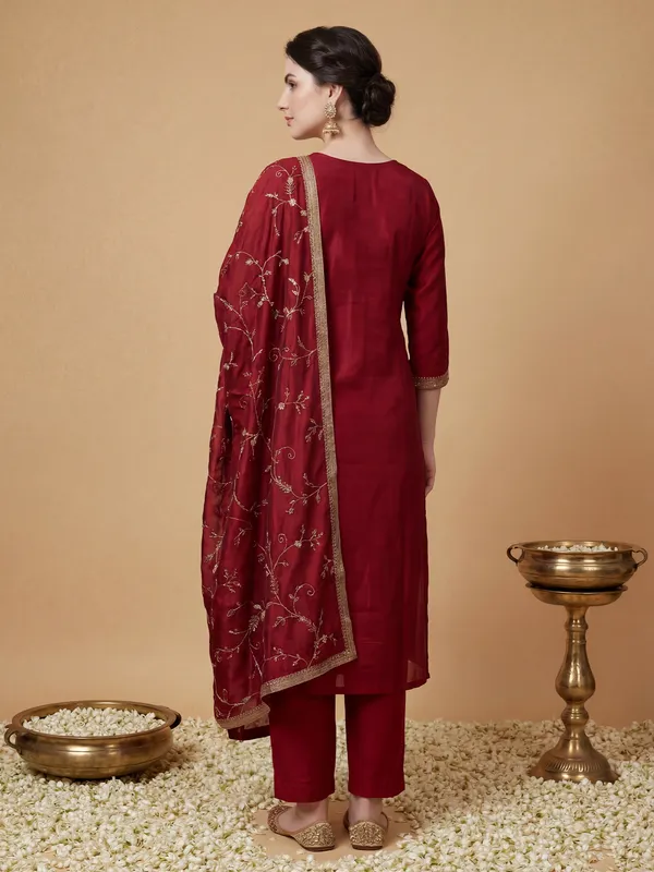 Maroon_Silk_Blend_Embroidered_Kurta_Trouser_Dupatta_Set