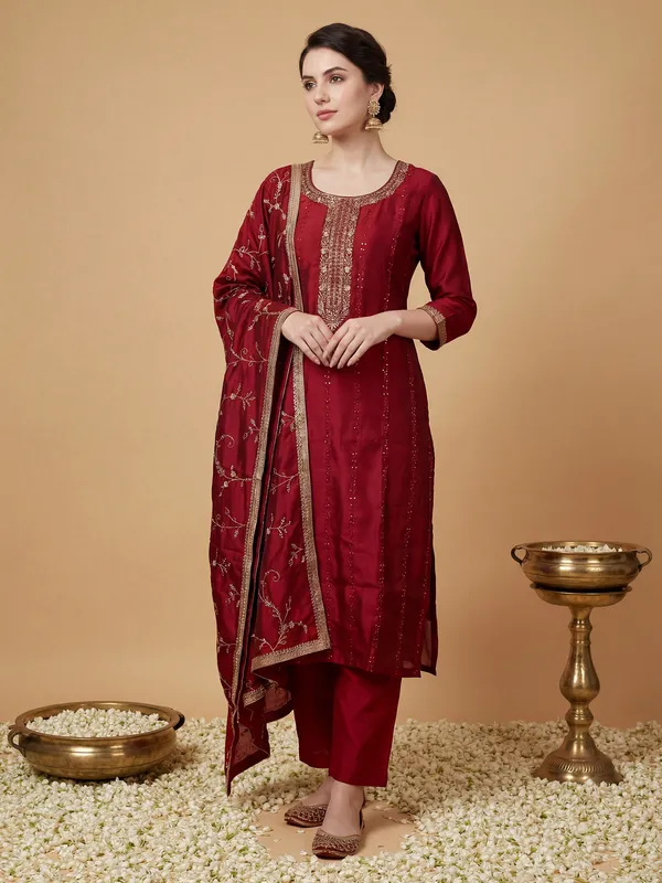 Maroon_Silk_Blend_Embroidered_Kurta_Trouser_Dupatta_Set