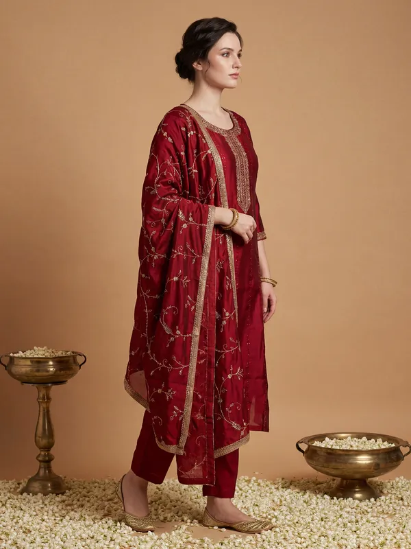 Maroon_Silk_Blend_Embroidered_Kurta_Trouser_Dupatta_Set