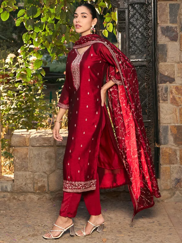 Maroon_Embroidered_Silk_Blend_Kurta_Trouser_Dupatta_Set