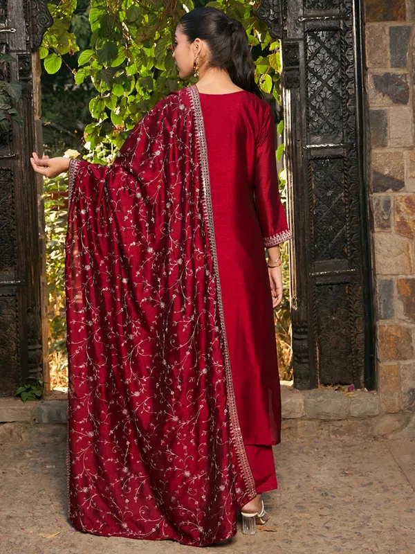 Maroon_Embroidered_Silk_Blend_Kurta_Trouser_Dupatta_Set
