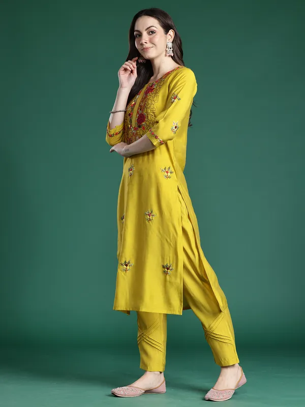 Mustard_Embroidered_Silk_Blend_Kurta_Trouser_Dupatta_Set