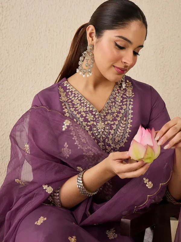 Mauve_Embroidered_Silk_Blend_Kurta_Trouser_Dupatta_Set