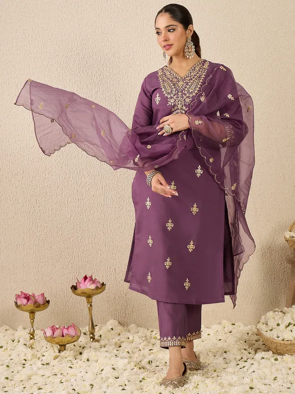 Mauve_Embroidered_Silk_Blend_Kurta_Trouser_Dupatta_Set