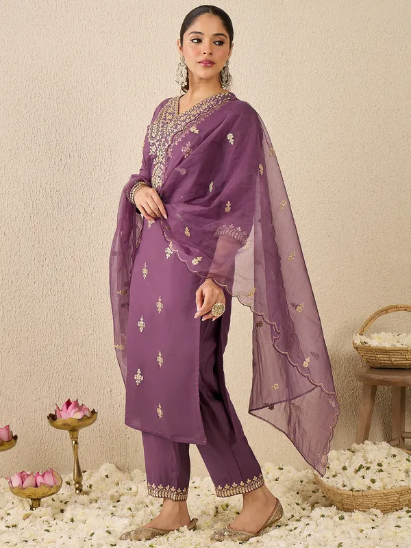 Mauve_Embroidered_Silk_Blend_Kurta_Trouser_Dupatta_Set