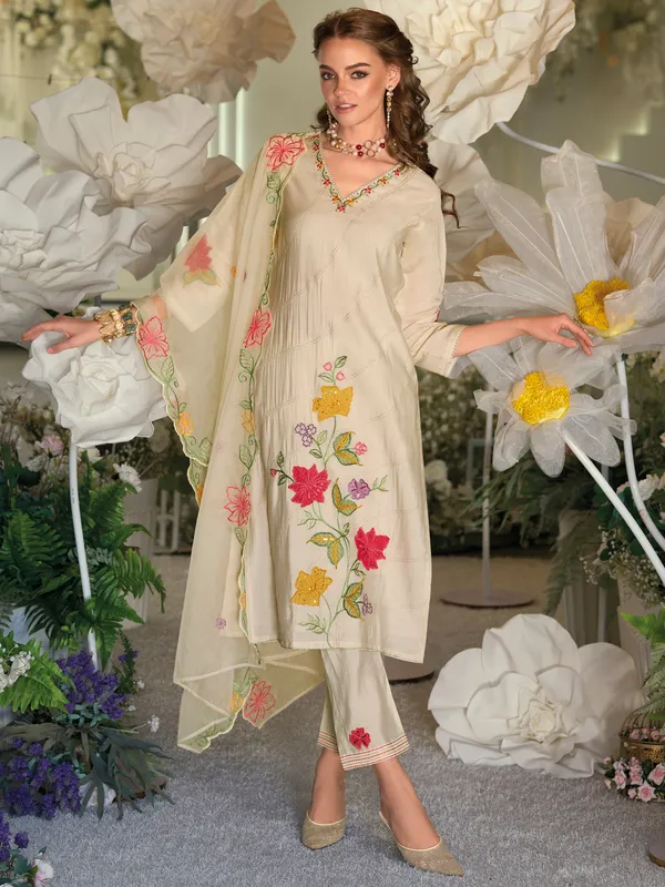 Off_White_Embroidered_Silk_Blend_Kurta_Trouser_Dupatta_Set