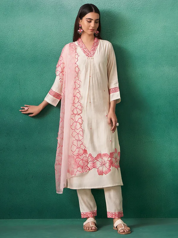Off_White_Embroidered_Silk_Blend_Kurta_Trouser_Dupatta_Set