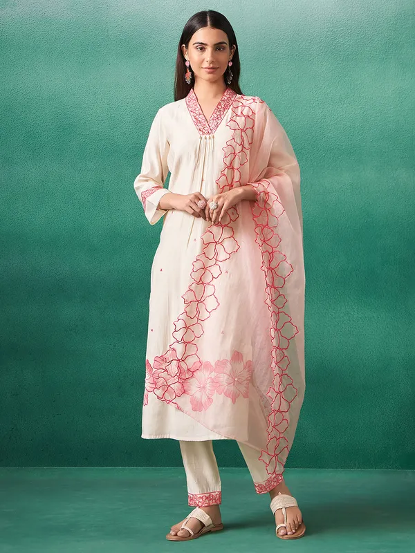 Off_White_Embroidered_Silk_Blend_Kurta_Trouser_Dupatta_Set