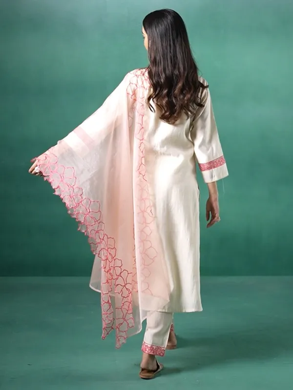 Off_White_Embroidered_Silk_Blend_Kurta_Trouser_Dupatta_Set
