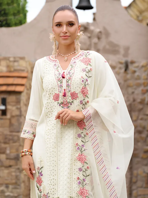 Off_White_Embroidered_Silk_Kurta_Trouser_Dupatta_Set